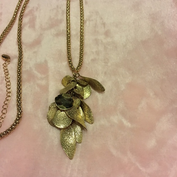 Gold tone Necklace - Picture 5 of 6